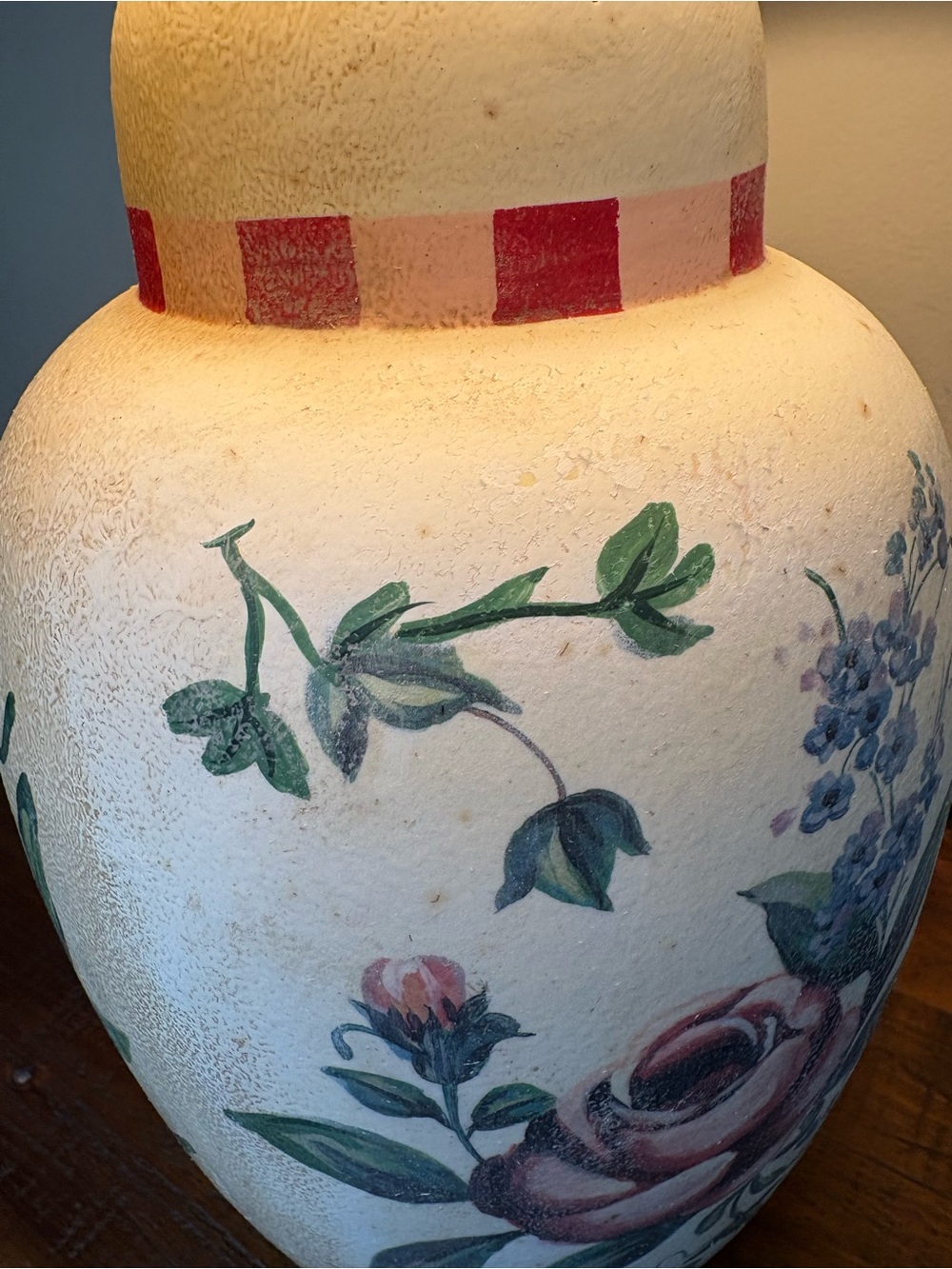 Vintage Cottagecore Ceramic Table Lamp - Picture 7 of 15